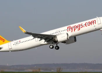 Yolcu olay çıkarınca uçak İzmir’e acil iniş yaptı