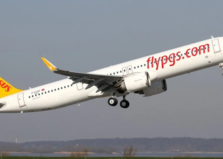 Pegasus dünyanın en eski havayolu markasını bünyesine kattı 1 Yolcu olay çıkarınca uçak İzmir’e acil iniş yaptı