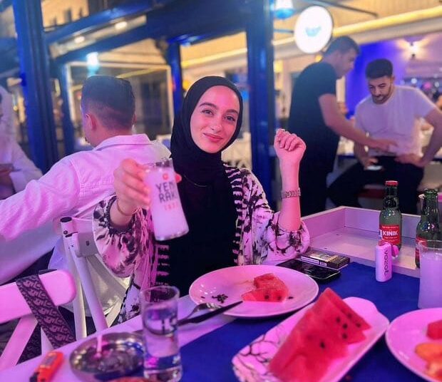 Mercan Bulut yazdı l Muhafazakar gençlik alkol masasına oturursa!