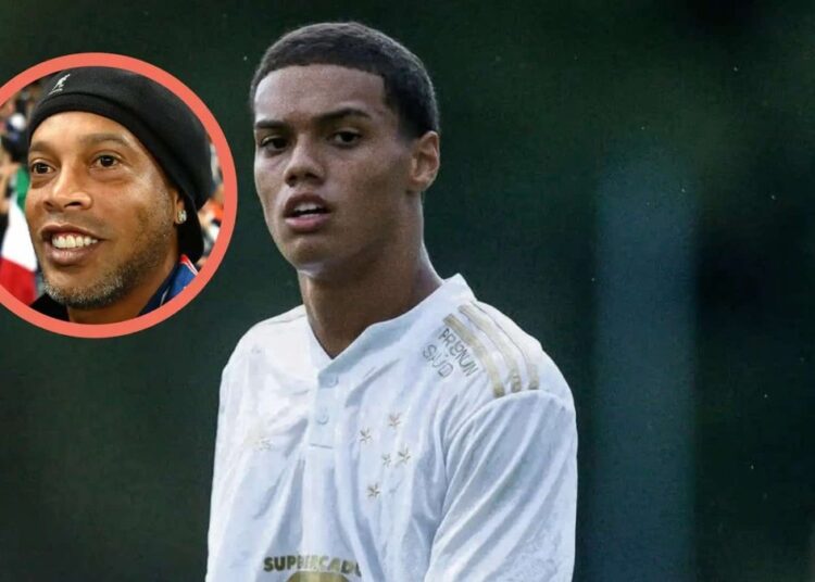 Ronaldinho'nun oğlu, İngiliz kulübüne transfer oldu 1 Ronaldinho’nun oğlu, İngiliz kulübüne transfer oldu