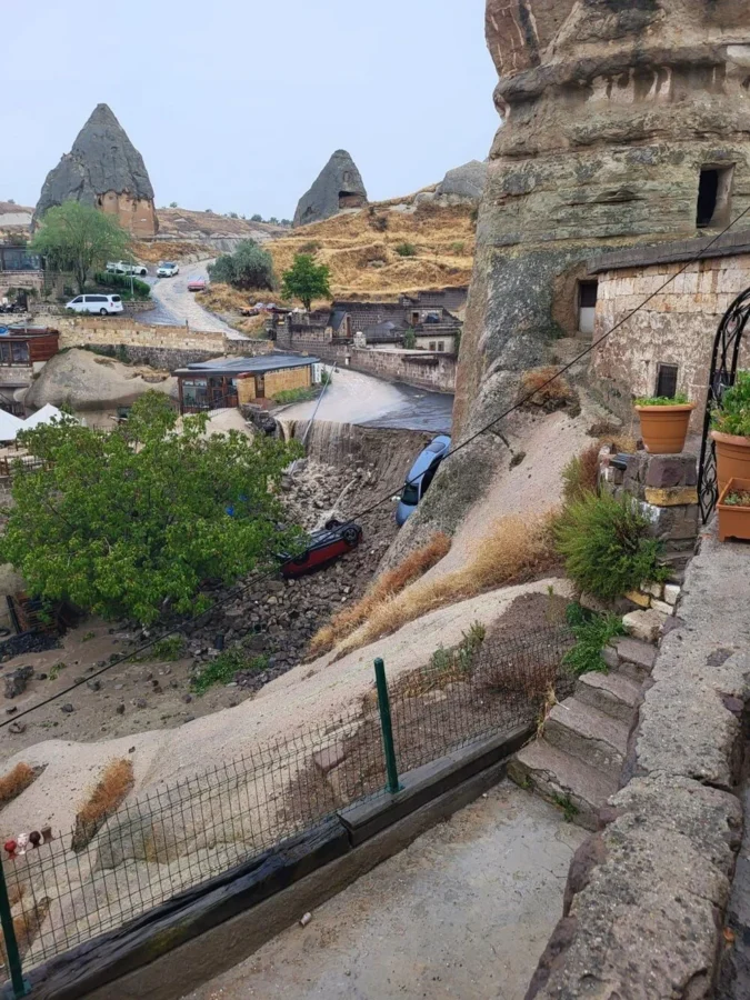 Kırşehir, Nevşehir ve Kayseri'de yaz yağışı sel getirdi: 1 kişi öldü, 1 kişi kayıp 8 Kırşehir, Nevşehir ve Kayseri'de yaz yağışı sel getirdi: 1 kişi öldü, 1 kişi kayıp