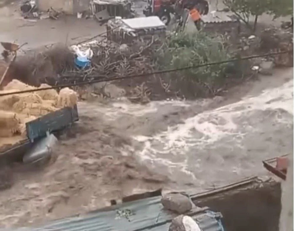 Kırşehir, Nevşehir ve Kayseri'de yaz yağışı sel getirdi: 1 kişi öldü, 1 kişi kayıp 7 Kırşehir, Nevşehir ve Kayseri'de yaz yağışı sel getirdi: 1 kişi öldü, 1 kişi kayıp