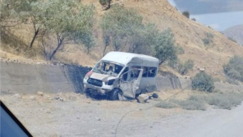 Maden işçilerini taşıyan servis aracına bombalı saldırı: 1 ölü, 8 yaralı 2 Maden işçilerini taşıyan servis aracına bombalı saldırı: 1 ölü, 8 yaralı