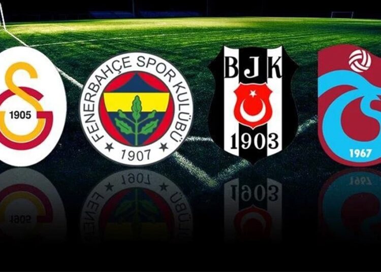 Kamil Aslan yazdı I Futbolun devleri borç batağında, başkanlar hâlâ türkü söylüyor 1 Kamil Aslan yazdı I Futbolun devleri borç batağında, başkanlar hâlâ türkü söylüyor