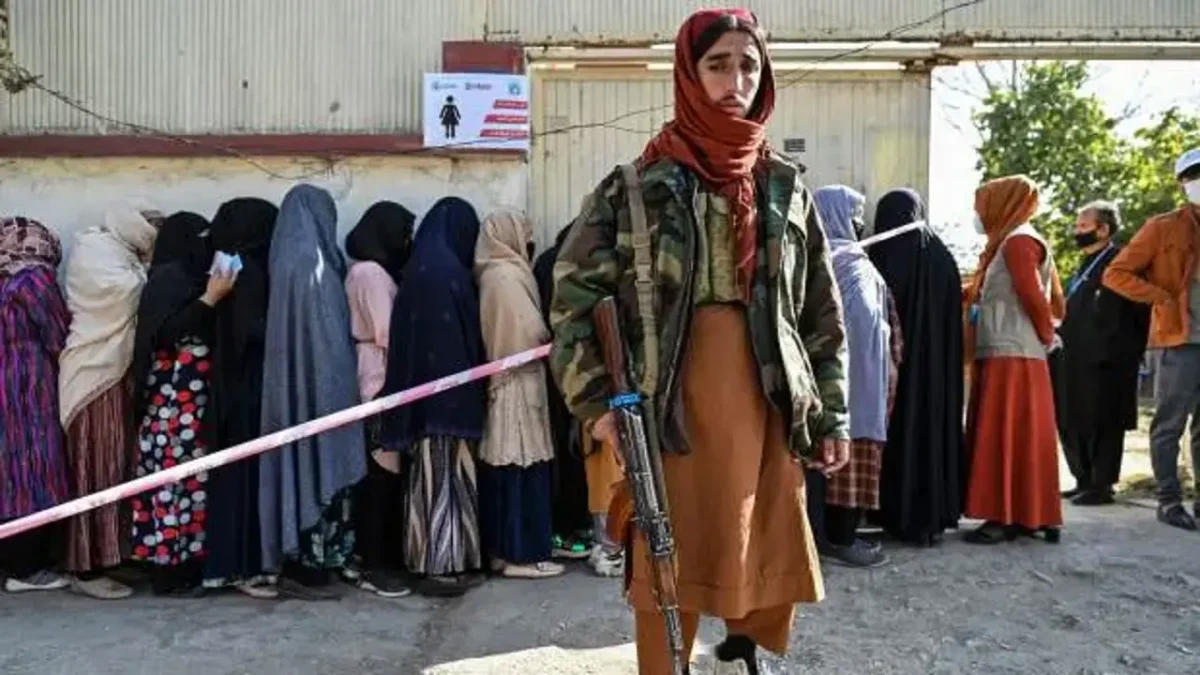 ‘Kadınlar konuşmayacak, yüzlerini göstermeyecek, erkeklere bakmayacak...’