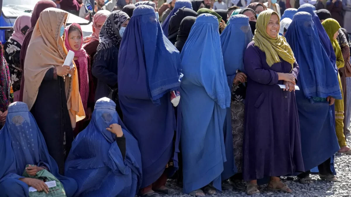 ‘Kadınlar konuşmayacak, yüzlerini göstermeyecek, erkeklere bakmayacak...’