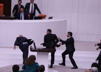TBMM’de Can Atalay özel oturumu karıştı: AK Parti’lilerden tekme tokat saldırı