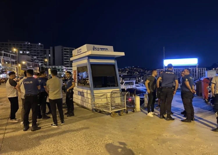 İstanbul Boğazı'nda tekne battı: 1 kişi kayıp 1 İstanbul Boğazı’nda tekne battı: 1 kişi kayıp