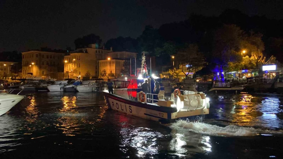 İstanbul Boğazı'nda tekne battı: 1 kişi kayıp 4 İstanbul Boğazı'nda tekne battı: 1 kişi kayıp