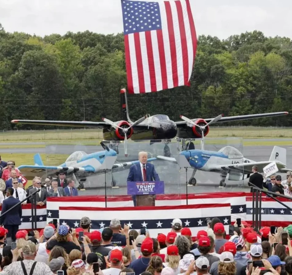Trump, suikast girişimi sonrası ilk mitingini kurşun geçirmez cam ardından yaptı