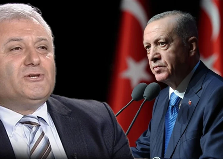 Siyasette seviye düştü: Tuncay Özkan Erdoğan'a 'züppe' dedi, AK Partili vekil 'o... çocuğu' karşılığını verdi 1 Siyasette seviye düştü: Tuncay Özkan Erdoğan’a ‘züppe’ dedi, AK Partili vekil ‘o… çocuğu’ karşılığını verdi