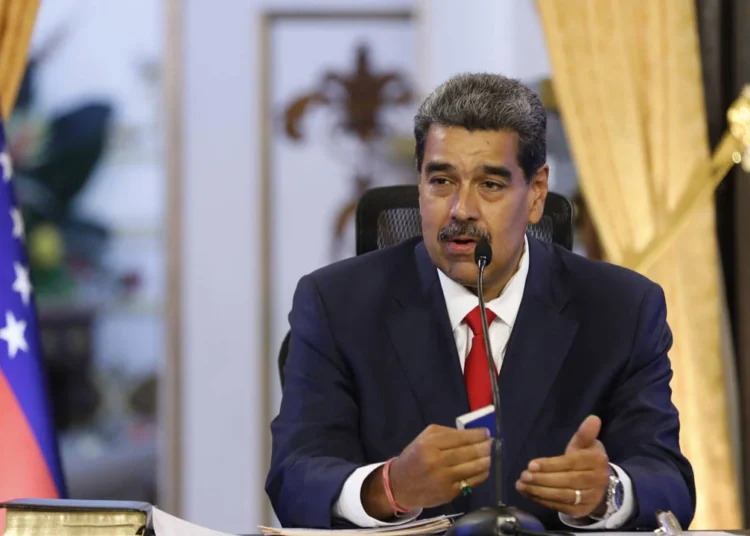 Maduro, X'in 10 günlüğüne kapatılması için talimat verdi 1 Maduro, X’in 10 günlüğüne kapatılması için talimat verdi