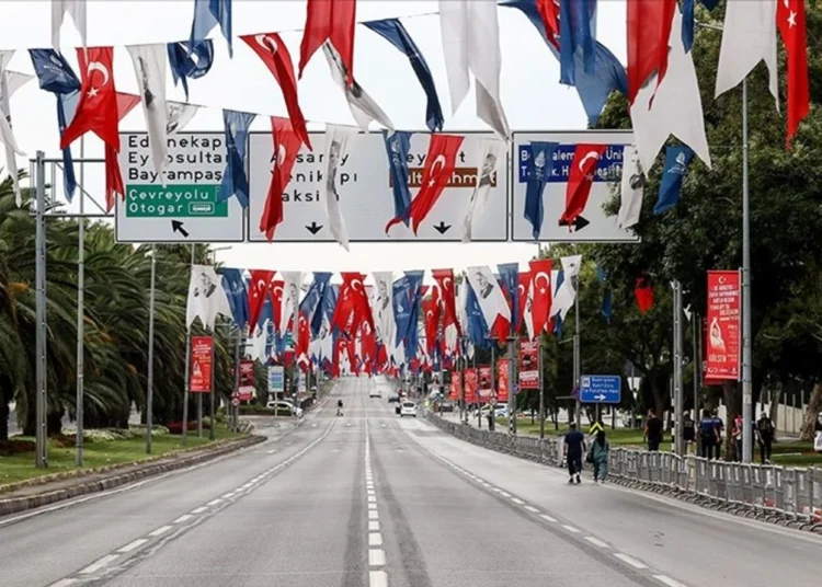 Vatan caddesi ve bazı yollar trafiğe kapatıldı! 1 Vatan caddesi ve bazı yollar trafiğe kapatıldı!