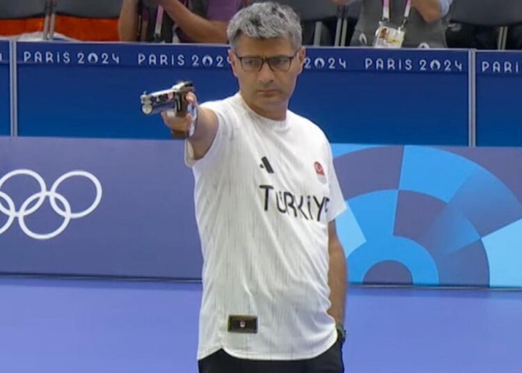 Yusuf Dikeç: Olimpiyata 3 gün kala silahım kırıldı, tornacı tamir etti 1 Bütün dünya o pozu konuşmuştu: İşte Yusuf Dikeç’e verilecek para ödülü