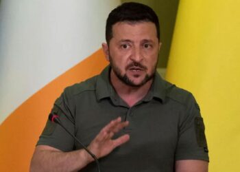 Zelenskiy duyurdu: F-16’lar Ukrayna’ya teslim edildi