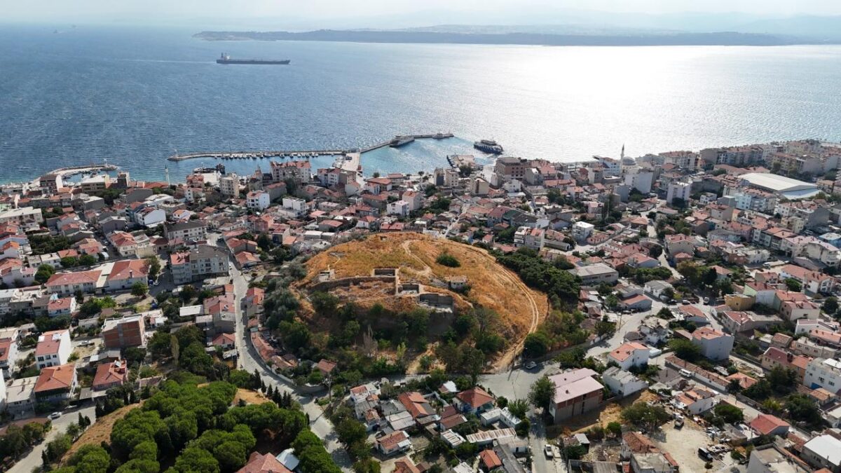 Çanakkale'deki kazıda 3 bin 900 yıllık silindir mühür bulundu