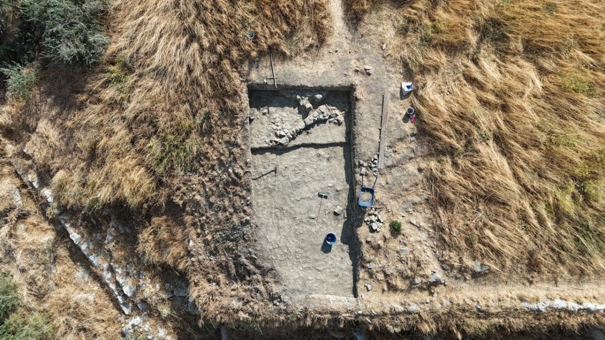 Çanakkale'deki kazıda 3 bin 900 yıllık silindir mühür bulundu