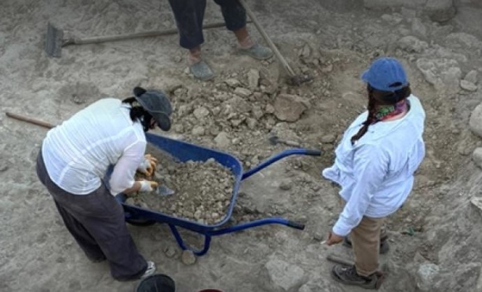 Çanakkale'deki kazıda 3 bin 900 yıllık silindir mühür bulundu