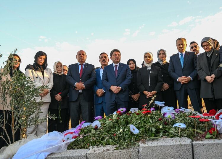 Mümtaz'er Türköne yazdı I Siyasetin gündemi olarak Narin cinayeti 1 Mümtaz’er Türköne yazdı I Siyasetin gündemi olarak Narin cinayeti