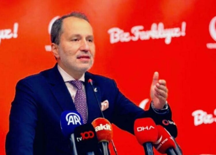 Seçim startını veren Fatih Erbakan: Kendi adayımızı çıkaracağız 1 Fatih Erbakan AK Parti’yi Titanik’e benzetti: ilk seçimde batması kaçınılmaz