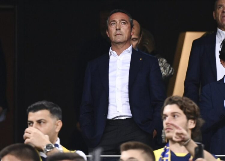 Fenerbahçe taraftarı Ali Koç'a kazan kaldırdı: İstifa için yürüyecekler 1 Fenerbahçe taraftarı Ali Koç’a kazan kaldırdı: İstifa için yürüyecekler