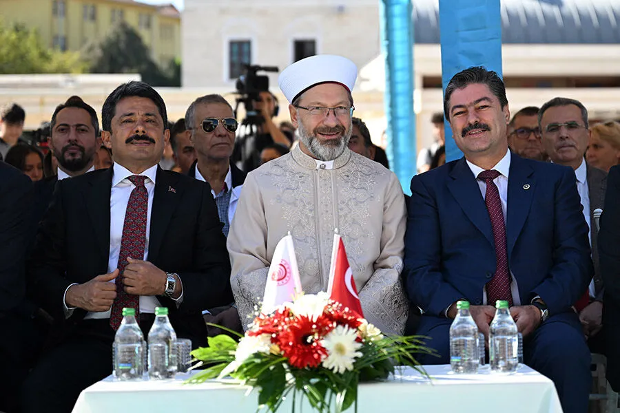 Cezaların işlenen suçlara göre olması gerektiğini söyleyen Ali Erbaş, “Ölümse ölüm, idamsa idam”