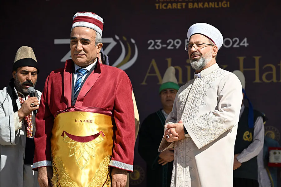 Cezaların işlenen suçlara göre olması gerektiğini söyleyen Ali Erbaş, “Ölümse ölüm, idamsa idam”