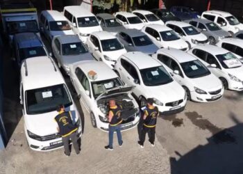 Depremde zarar gören araçları, kaçak arabalarla ‘change’ etmişler