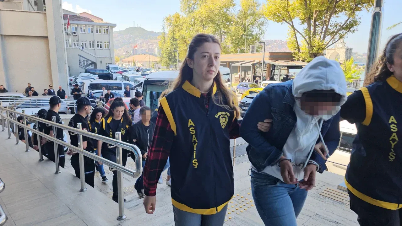 Depremde zarar gören araçları, kaçak arabalarla ‘change’ etmişler