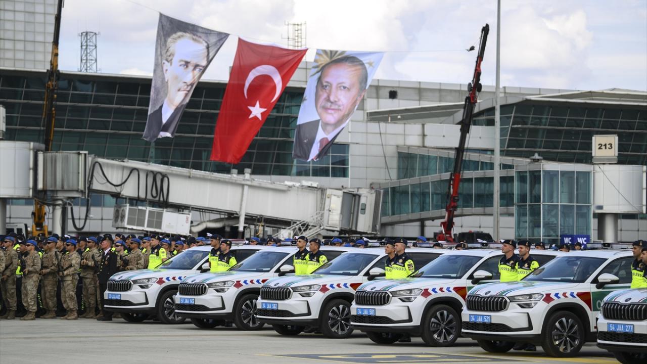 Polis ve Jandarmaya 7 bin 204 yeni araç, törenle hizmete girdi