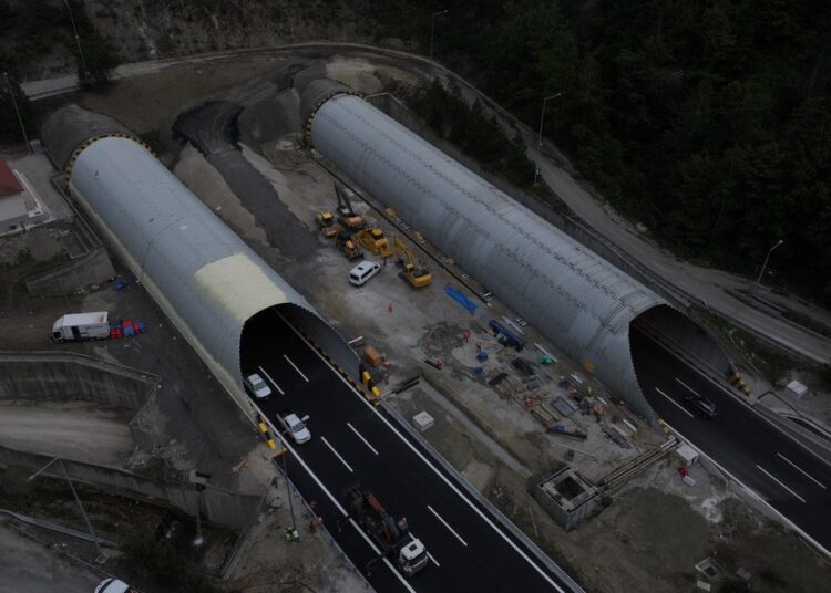 Bolu Dağı Tüneli 38 gün sonra trafiğe açıldı