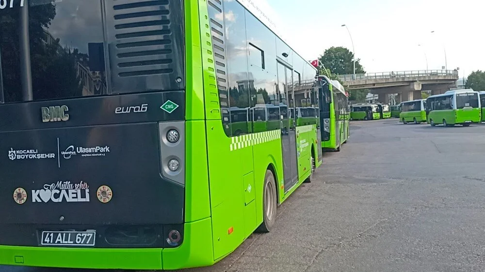 Kocaeli’deki otobüslere ‘canlı bomba’ mesajını gönderen şüpheli, Diyarbakır’da yakalandı 3 Kocaeli’deki otobüslere ‘canlı bomba’ mesajını gönderen şüpheli, Diyarbakır’da yakalandı