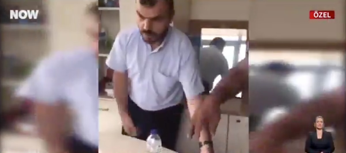 ‘Başı açık kız öğrenci istemiyorum’ diyen müdür, kadın müdür yardımcısının kapısını tekmeyle kırdırdı