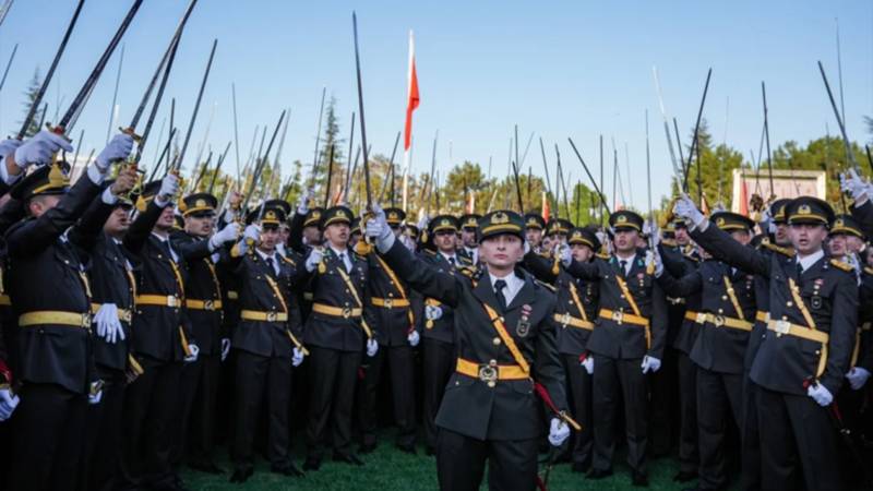 Ümit Özdağ'dan Cem Küçük'e sert tepki: FETÖ gitti, METÖ geldi