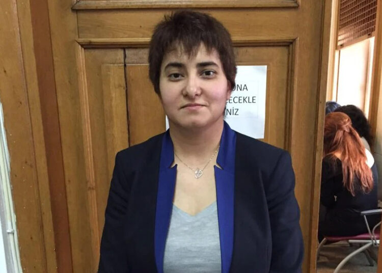 Tutuklanan avukat Dilek Ekmekçi: Akıl muayenesi ile susturulmak isteniyorum 1 Tutuklanan avukat Dilek Ekmekçi: Akıl muayenesi ile susturulmak isteniyorum