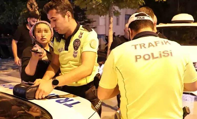 'Kamu personeleyim' dedi! Polise ilginç bir teklifte bulundu 3 'Kamu personeleyim' dedi! Polise ilginç bir teklifte bulundu