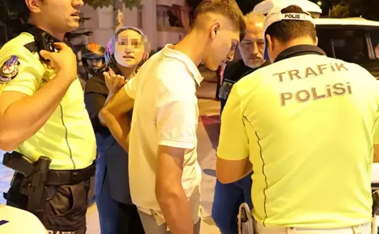 'Kamu personeleyim' dedi! Polise ilginç bir teklifte bulundu 1 ‘Kamu personeleyim’ dedi! Polise ilginç bir teklifte bulundu