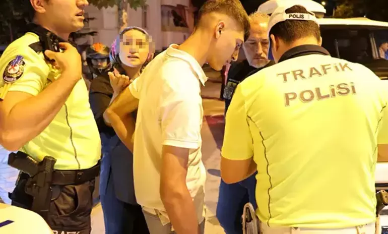 'Kamu personeleyim' dedi! Polise ilginç bir teklifte bulundu 4 'Kamu personeleyim' dedi! Polise ilginç bir teklifte bulundu