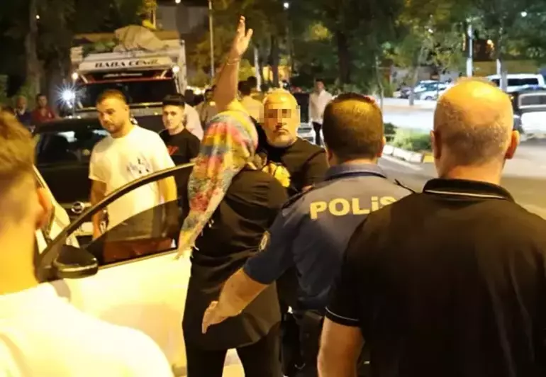 'Kamu personeleyim' dedi! Polise ilginç bir teklifte bulundu 5 'Kamu personeleyim' dedi! Polise ilginç bir teklifte bulundu