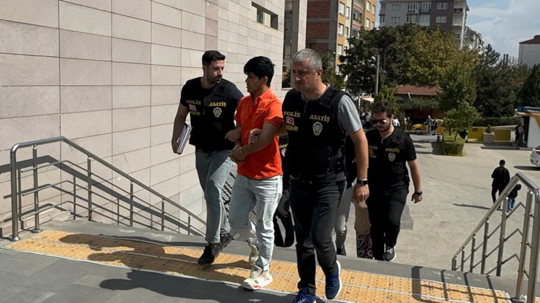 14 yaşındaki zihinsel engelli kızını, 2 bilezik 1 yüzük karşılığı Afgan gencine vermiş! 3 14 yaşındaki zihinsel engelli kızını, 2 bilezik 1 yüzük karşılığı Afgan gencine vermiş!