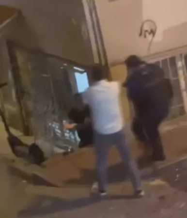 Fatih'te hareketli saatler; polise silahlı saldırı 2 Fatih'te hareketli saatler; polise silahlı saldırı