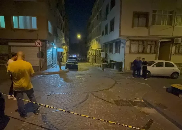 Fatih'te hareketli saatler; polise silahlı saldırı 1 Fatih’te hareketli saatler; polise silahlı saldırı