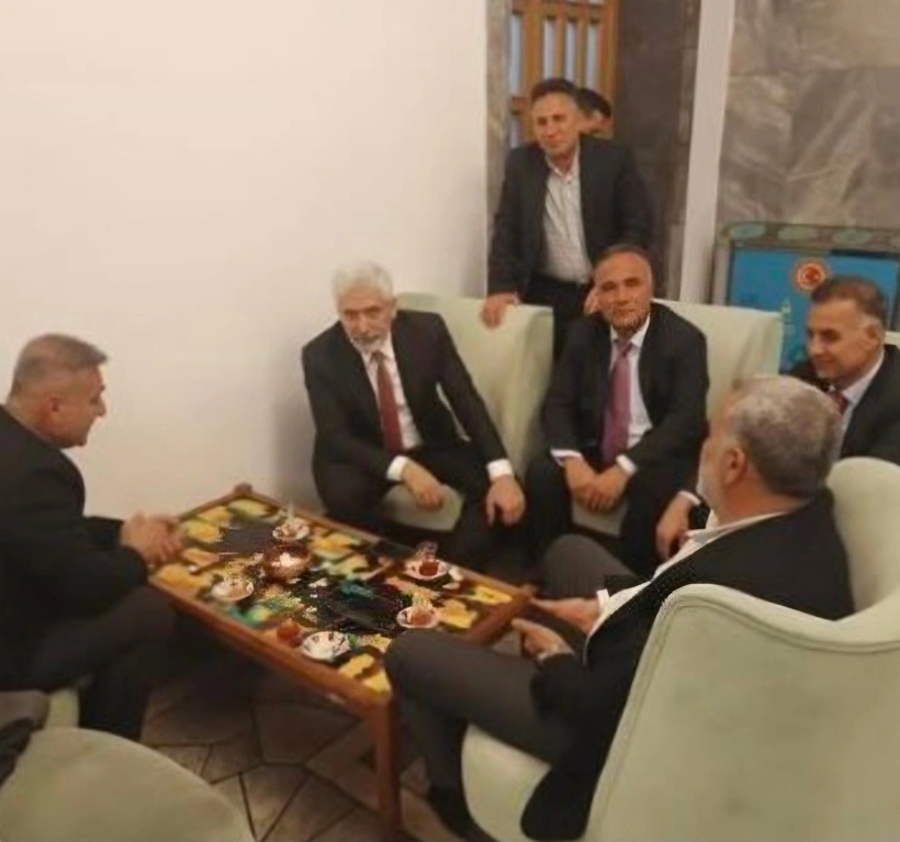 Cinayet şüphelisi amca Güran’ın AK Partili Ensarioğlu ile fotoğrafı çıktı