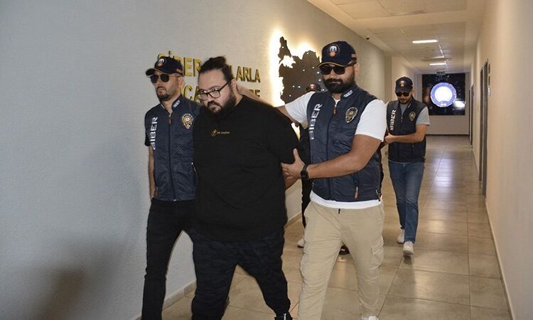 Ahlaksız konuşmalarıyla tepki çeken 'Jahrein' tutuklandı 1 Ahlaksız konuşmalarıyla tepki çeken ‘Jahrein’ tutuklandı