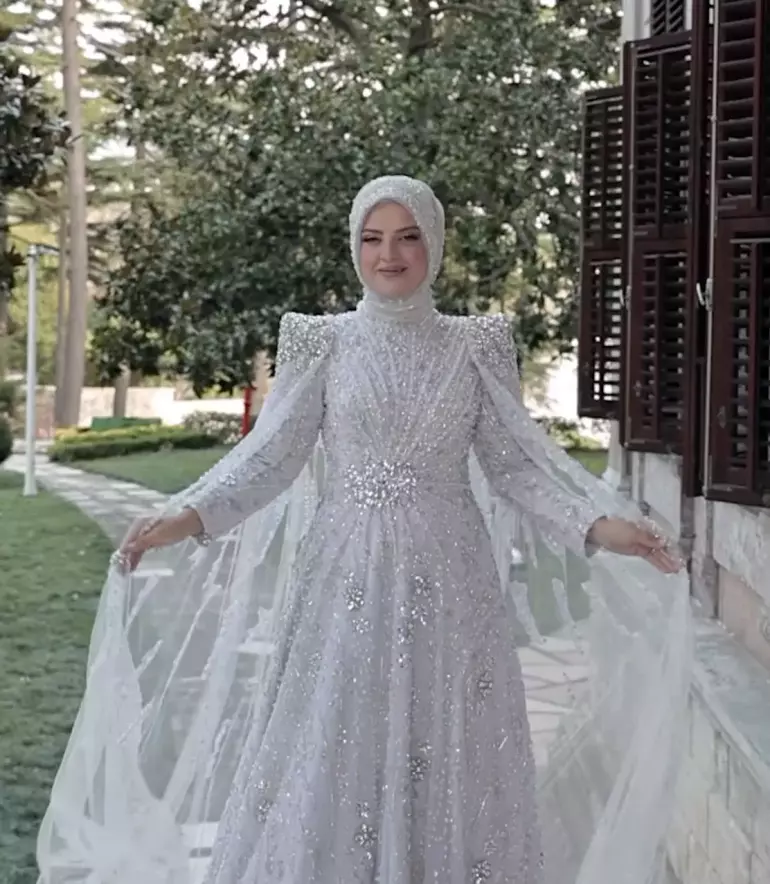 Kadir Ezildi sosyal medya hesabından yeni nişan videosunu paylaştı!