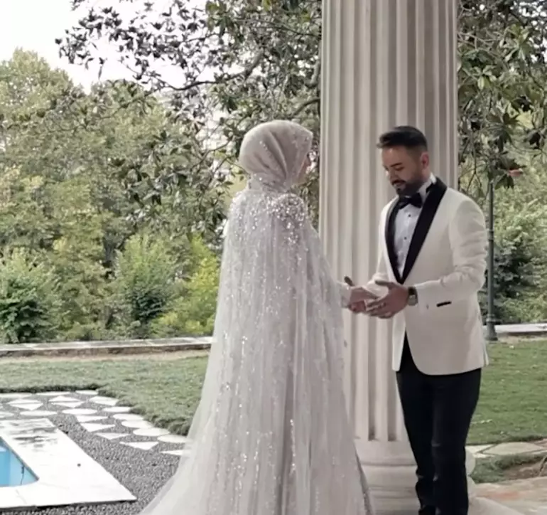 Kadir Ezildi sosyal medya hesabından yeni nişan videosunu paylaştı!