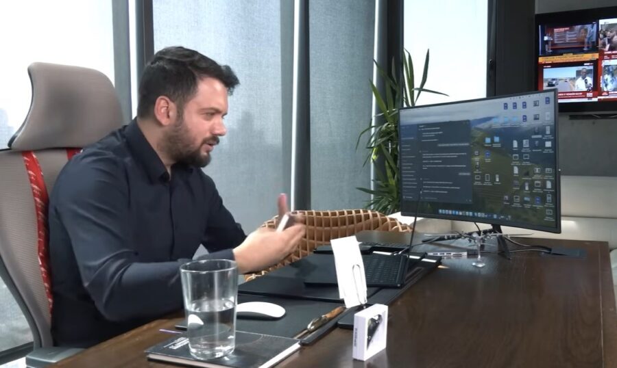 İktidara yakın gazeteci Taha Hüseyin Karagöz'den TOGG eleştirisi 2 İktidara yakın gazeteci Taha Hüseyin Karagöz'den TOGG eleştirisi