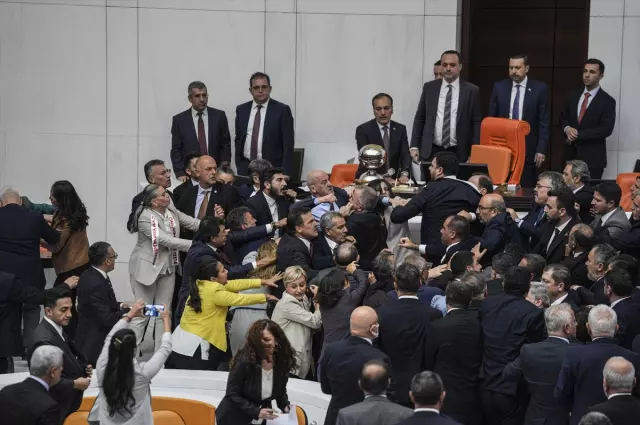 Milletvekilleri ile gazeteciler arasına duvar örülecek