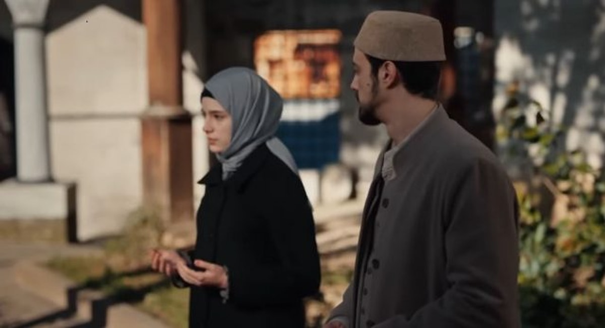 Kızıl Goncalar’ın senaristi: Goncaları, muhafazakar veya seküler fark etmez, bütün kadınlar olarak düşündüm 9 Kızıl Goncalar’ın senaristi: Goncaları, muhafazakar veya seküler fark etmez, bütün kadınlar olarak düşündüm
