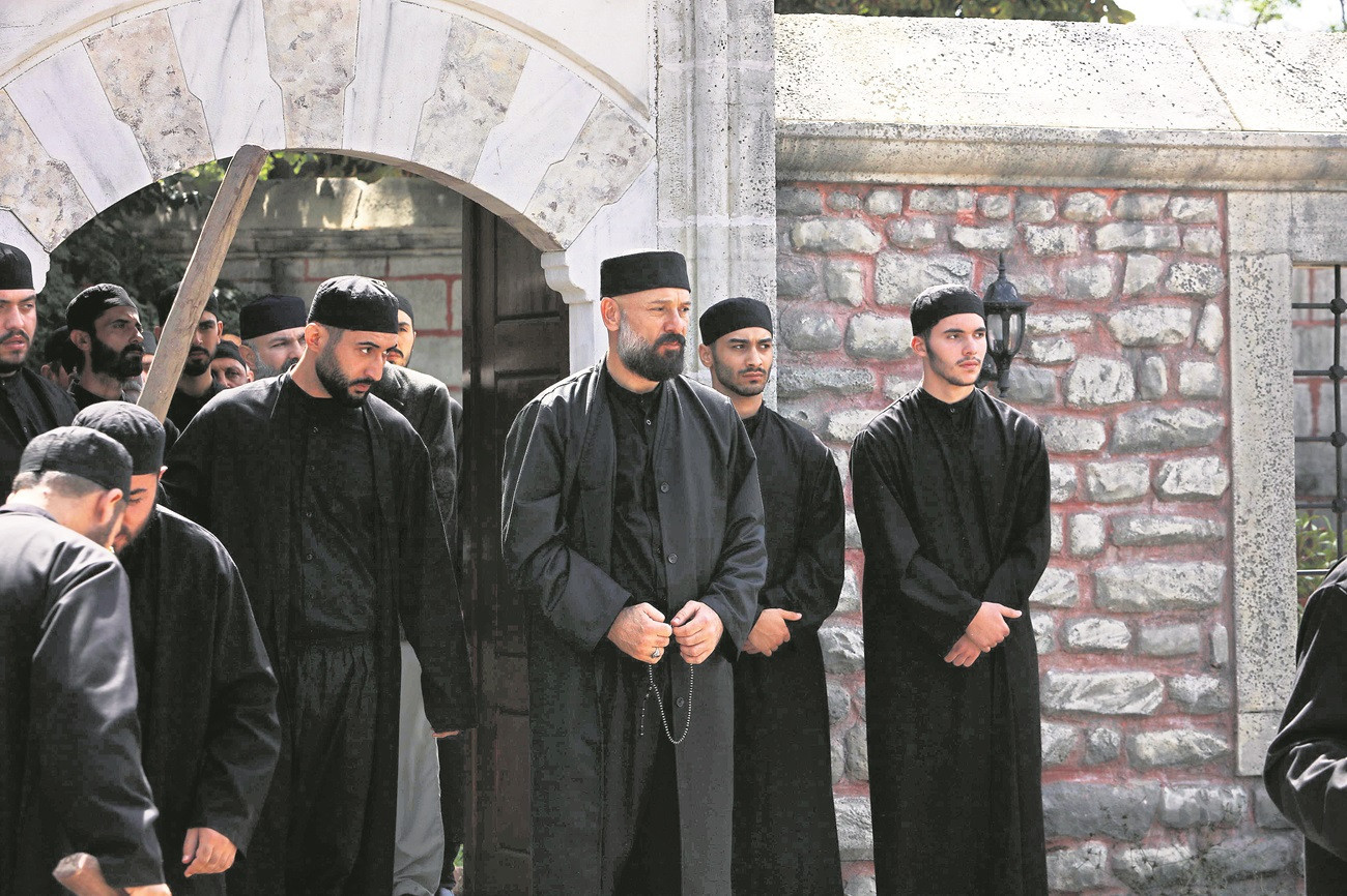 Kızıl Goncalar’ın senaristi: Goncaları, muhafazakar veya seküler fark etmez, bütün kadınlar olarak düşündüm 7 Kızıl Goncalar’ın senaristi: Goncaları, muhafazakar veya seküler fark etmez, bütün kadınlar olarak düşündüm